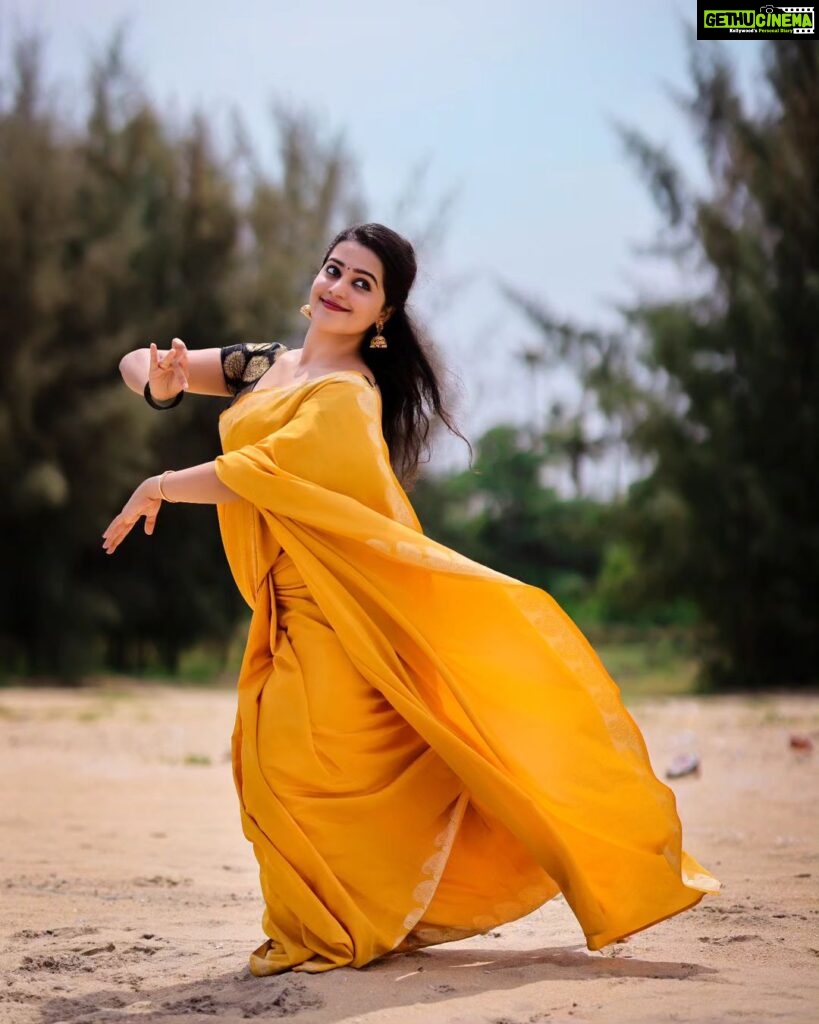 Samskruthy Shenoy Instagram - Dance: Anywhere, anytime, anyway ! MUA - @beleza_studio_academy @aswathi_sasidharan__ PC - @_sooraj_sankar_