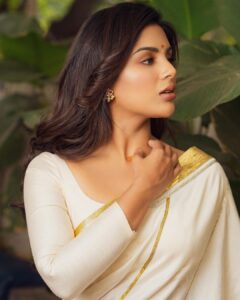 Samyuktha Instagram - Still Silent Formless Eternal 

M & H @vishalcharanmakeuphair @deepabambhaniya08 
Styled by @shruthimanjari assisted by @niha__varma 
Wearing @gulabobyabusandeep @amrapalijewels 
Captured by @the_pixel_farmer 
Location courtesy : @betsubara.hyd