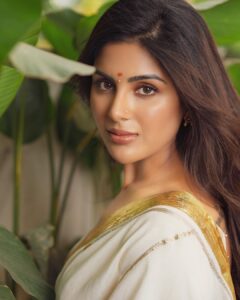 Samyuktha Instagram - Still Silent Formless Eternal 

M & H @vishalcharanmakeuphair @deepabambhaniya08 
Styled by @shruthimanjari assisted by @niha__varma 
Wearing @gulabobyabusandeep @amrapalijewels 
Captured by @the_pixel_farmer 
Location courtesy : @betsubara.hyd