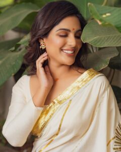 Samyuktha Instagram - Still Silent Formless Eternal 

M & H @vishalcharanmakeuphair @deepabambhaniya08 
Styled by @shruthimanjari assisted by @niha__varma 
Wearing @gulabobyabusandeep @amrapalijewels 
Captured by @the_pixel_farmer 
Location courtesy : @betsubara.hyd