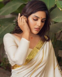 Samyuktha Instagram - Still Silent Formless Eternal 

M & H @vishalcharanmakeuphair @deepabambhaniya08 
Styled by @shruthimanjari assisted by @niha__varma 
Wearing @gulabobyabusandeep @amrapalijewels 
Captured by @the_pixel_farmer 
Location courtesy : @betsubara.hyd
