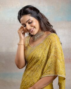 Samyuktha Instagram - For the opening of @bhima_jewels Tirupati 😊

Jewellery : @bhima_jewels 
Makeup : @vishalcharanmakeuphair 
Hair : @deepabambhaniya08 
Captured by : @kiransaphotography 
Outfit : @charuandvasundhara
Styling : @openhousestudio.in @pallavi_85, @selvithangaraj
Styling team:  @kaalii.ma, @mehavenkatesh