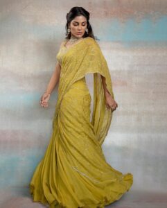 Samyuktha Instagram - For the opening of @bhima_jewels Tirupati 😊

Jewellery : @bhima_jewels 
Makeup : @vishalcharanmakeuphair 
Hair : @deepabambhaniya08 
Captured by : @kiransaphotography 
Outfit : @charuandvasundhara
Styling : @openhousestudio.in @pallavi_85, @selvithangaraj
Styling team:  @kaalii.ma, @mehavenkatesh