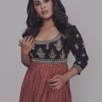 Samyuktha Instagram – Listen to the whispers of your own spirit instead of the shouts of the world . Tune in 📻 

Wearing @avacarajaipur & @amrapalijewels 
. 
Styled by : @ruchi.munoth 
Makeup: @vishalcharanmakeuphair 
Hair: @divya.naik25 
Photographed : @arifminhaz 

#vaathi #vaathipromotions #sirmovie #samyuktha  #classic #kind #selflove #salwar #red #weekendtime