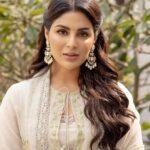 Samyuktha Instagram - Less Thinking , More Feeling Less Rules , More Flow Less Mind , More Heart Wearing @labelshireenshahana & @amrapalijewels @amethystchennai . Styled by : @ruchi.munoth Makeup: @vishalcharanmakeuphair Hair: @divya.naik25 Photographed : @kiransaphotography #vaathi #vaathipromotions #Sirmovie #samyuktha #classic #kind #selflove