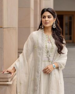 Samyuktha Instagram - Less Thinking , More Feeling 
Less Rules , More Flow 
Less Mind , More Heart 

Wearing @labelshireenshahana & @amrapalijewels @amethystchennai 
. 
Styled by : @ruchi.munoth 
Makeup: @vishalcharanmakeuphair 
Hair: @divya.naik25 
Photographed : @kiransaphotography 

#vaathi #vaathipromotions #Sirmovie #samyuktha  #classic #kind #selflove