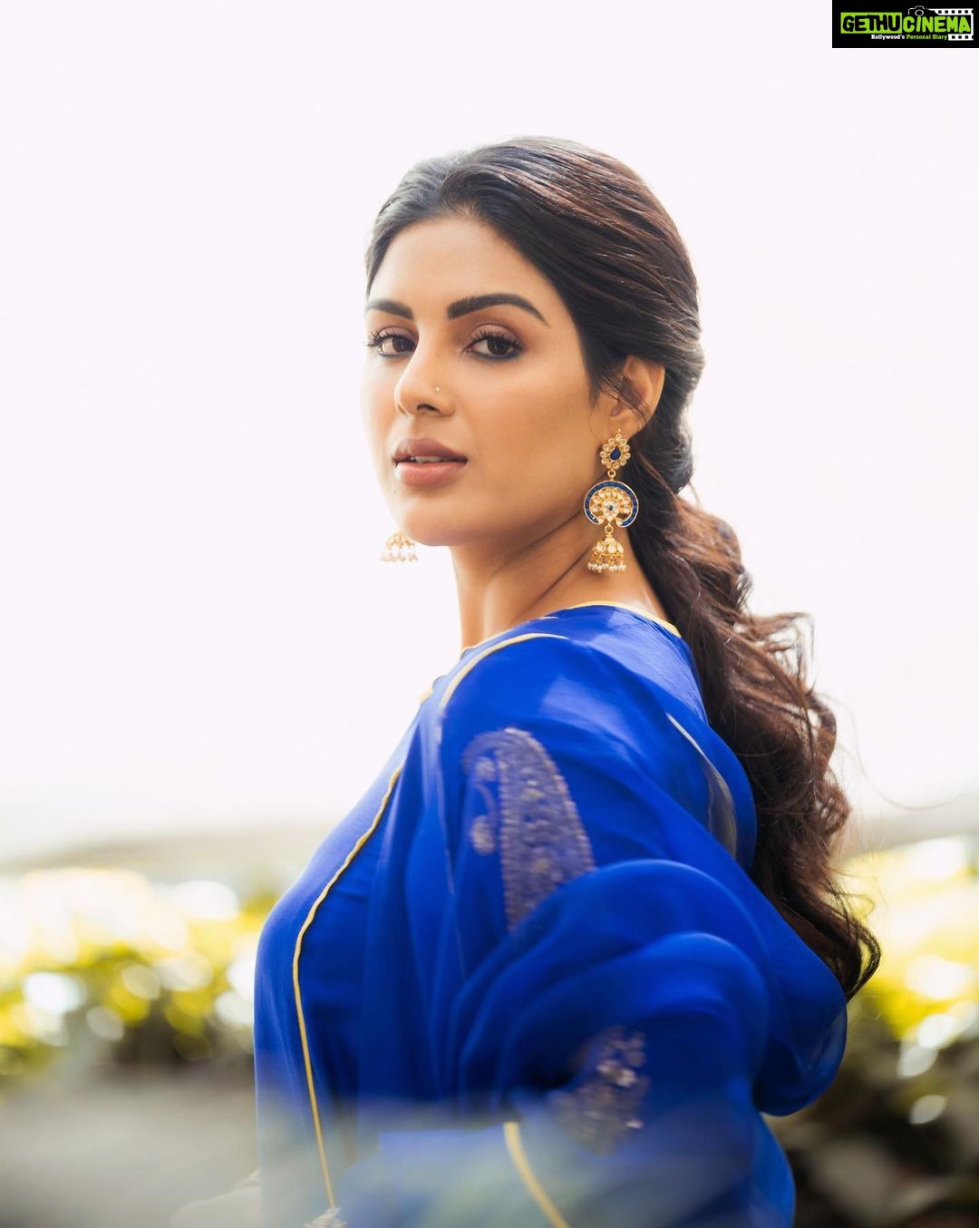 Samyuktha Instagram - Passion is ENERGY. Feel the power that comes from focusing on what excites you . Wearing @labelshireenshahana & @amrapalijewels . Styled by : @ruchi.munoth Makeup: @vishalcharanmakeuphair Hair: @divya.naik25 Photographed : @__suru #vaathi #vaathipromotions #sir #samyuktha #classic #livinglife #blue #desire