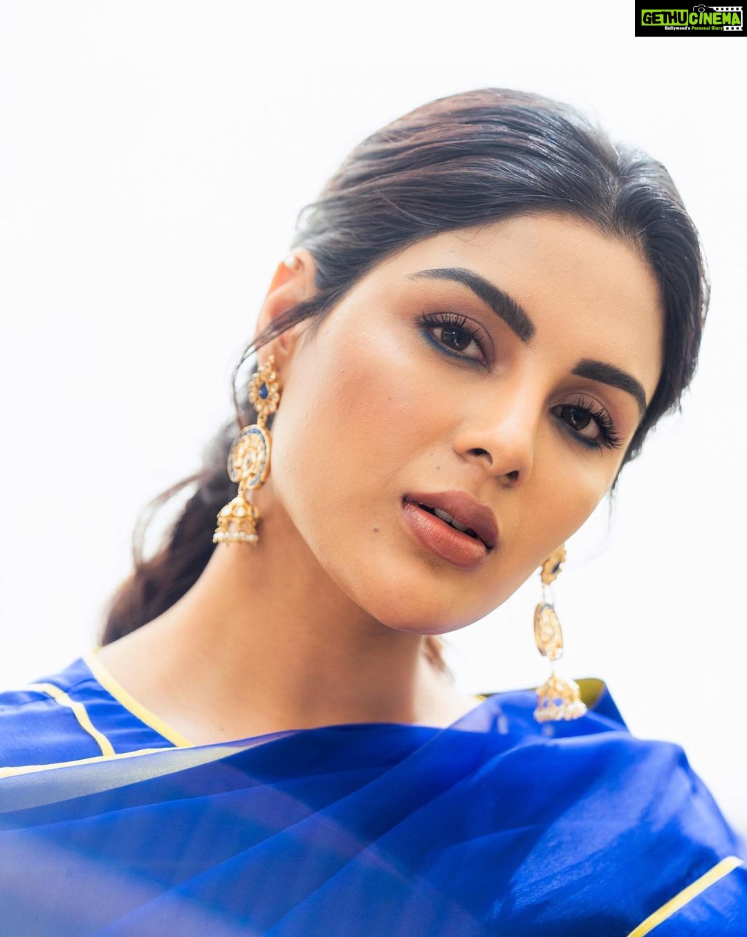 Samyuktha Instagram - Passion is ENERGY. Feel the power that comes from focusing on what excites you . Wearing @labelshireenshahana & @amrapalijewels . Styled by : @ruchi.munoth Makeup: @vishalcharanmakeuphair Hair: @divya.naik25 Photographed : @__suru #vaathi #vaathipromotions #sir #samyuktha #classic #livinglife #blue #desire