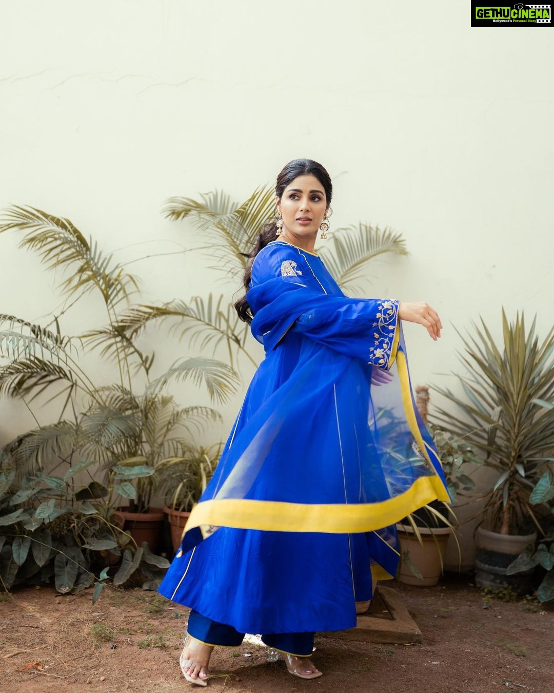 Samyuktha Instagram - Passion is ENERGY. Feel the power that comes from focusing on what excites you . Wearing @labelshireenshahana & @amrapalijewels . Styled by : @ruchi.munoth Makeup: @vishalcharanmakeuphair Hair: @divya.naik25 Photographed : @__suru #vaathi #vaathipromotions #sir #samyuktha #classic #livinglife #blue #desire