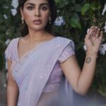 Samyuktha Instagram - “Beauty surrounds us, but usually, we need to be walking in a garden to know it.” #happywomensday #happyholi Wearing @kavithaguttaofficial & @karnikajewelshyd . Styled by : @ruchi.munoth Makeup: @vishalcharanmakeuphair Hair: @hairbyradhika Photographed : @arifminhaz Asst by @thejaswitanneru #vaathi #vaathipromotions #sirmovie #samyuktha #classic #livinglife