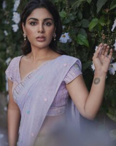 Samyuktha Instagram - “Beauty surrounds us, but usually, we need to be walking in a garden to know it.”

#happywomensday #happyholi 

Wearing @kavithaguttaofficial & @karnikajewelshyd 
. 
Styled by : @ruchi.munoth 
Makeup: @vishalcharanmakeuphair 
Hair: @hairbyradhika 
Photographed : @arifminhaz Asst by @thejaswitanneru

#vaathi #vaathipromotions #sirmovie #samyuktha  #classic #livinglife