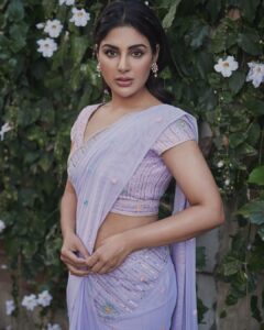 Samyuktha Instagram - “Beauty surrounds us, but usually, we need to be walking in a garden to know it.”

#happywomensday #happyholi 

Wearing @kavithaguttaofficial & @karnikajewelshyd 
. 
Styled by : @ruchi.munoth 
Makeup: @vishalcharanmakeuphair 
Hair: @hairbyradhika 
Photographed : @arifminhaz Asst by @thejaswitanneru

#vaathi #vaathipromotions #sirmovie #samyuktha  #classic #livinglife