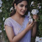 Samyuktha Instagram - “Beauty surrounds us, but usually, we need to be walking in a garden to know it.” #happywomensday #happyholi Wearing @kavithaguttaofficial & @karnikajewelshyd . Styled by : @ruchi.munoth Makeup: @vishalcharanmakeuphair Hair: @hairbyradhika Photographed : @arifminhaz Asst by @thejaswitanneru #vaathi #vaathipromotions #sirmovie #samyuktha #classic #livinglife
