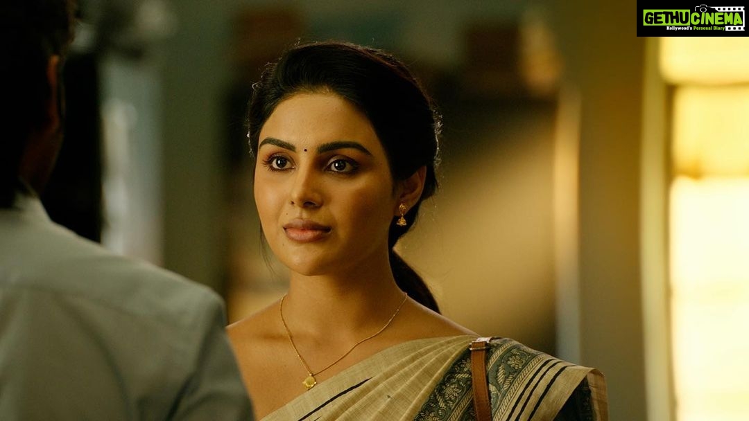 Samyuktha Instagram - I’ll forever cherish these frames - A lovely memory of all the moments that you celebrated me on-screen ♥️ Thank you for all the love & support that you’ve shown for #Vaathi / #SIR 🤗 Grateful beyond words ✨ With ♥️ , Meenakshi