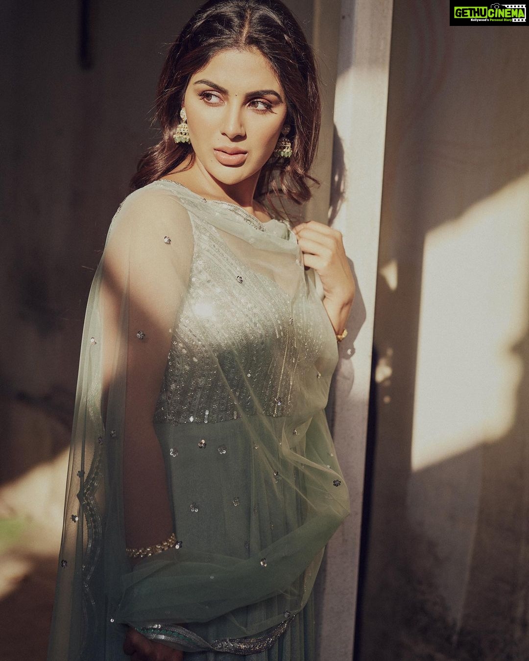 Samyuktha Instagram - Defining the UNSAID Wearing @geethikakanumilli & @karnikajewelshyd . Styled by : @ruchi.munoth Makeup: @vishalcharanmakeuphair Hair: @hairbyradhika Photographed : @arifminhaz Photo Asst @thejaswitanneru #vaathi #vaathipromotions #samyuktha #classic #livinglife