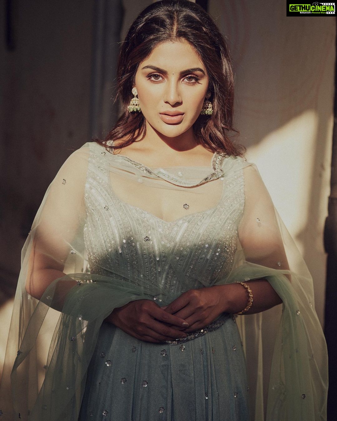 Samyuktha Instagram - Defining the UNSAID Wearing @geethikakanumilli & @karnikajewelshyd . Styled by : @ruchi.munoth Makeup: @vishalcharanmakeuphair Hair: @hairbyradhika Photographed : @arifminhaz Photo Asst @thejaswitanneru #vaathi #vaathipromotions #samyuktha #classic #livinglife