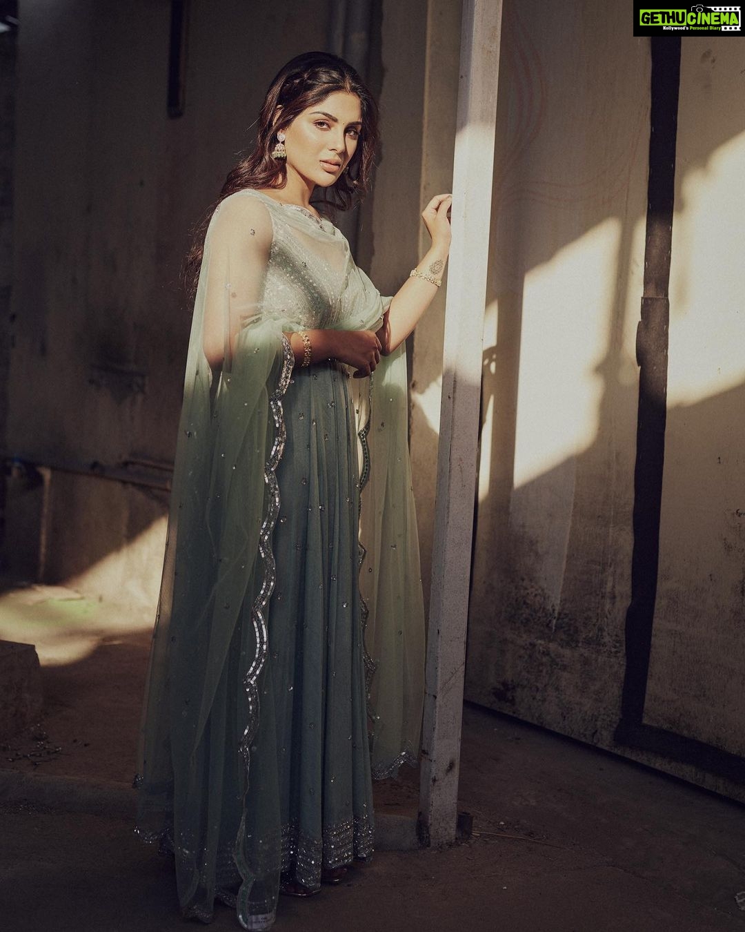Samyuktha Instagram - Defining the UNSAID Wearing @geethikakanumilli & @karnikajewelshyd . Styled by : @ruchi.munoth Makeup: @vishalcharanmakeuphair Hair: @hairbyradhika Photographed : @arifminhaz Photo Asst @thejaswitanneru #vaathi #vaathipromotions #samyuktha #classic #livinglife