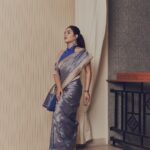 Samyuktha Instagram - Majestic Blue 💙 . Wearing @tilfi_banaras & @amrapalijewels . Styled by : @ruchi.munoth Makeup: @vishalcharanmakeuphair Hair: @divya.naik25 Photographed : @arifminhaz Location: @churrolto #vaathi #vaathipromotions #classic