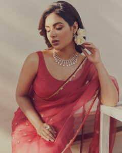 Samyuktha Instagram - There is no charm equal to tenderness of the Heart ♥️ 
.
Wearing @sarangkaur.in & @konikajewellery 
. 
Styled by : @ruchi.munoth 
Assisted : @niha__varma ; Saree draper : @challavijaya8 
Makeup: @vishalcharanmakeuphair 
Hair: @divya.naik25 
Photographed : @arifminhaz 

#vaathi #vaathipromotions #samyukthamenon  #classic #red #saree #retro #romantic #vintageromance