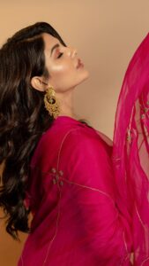 Samyuktha Instagram - Here you go !! #vaavaathi from Meenakshi 💗🙈
.
Wearing @nisharahmed_ @amrapalijewels @amethystchennai 
.
Styled by: @ruchi.munoth 
Makeup : @vishalcharanmakeuphair 
Hair: @divya.naik25 
Captured by : @kiransa 

#vaathi #vaathipromotions #sirmovie #vaathion17feb 
#vaathicoming