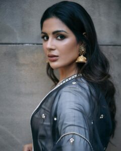 Samyuktha Instagram - 🖤

M & H - @kajol_mulani @deepabambhaniya08 
Outfit - @raw_mango
Jewellery - @amrapalijewels
Stylist - @archamehta
Team - @rashmi_angara 
@ishikakakkad
Photographer - @kadamajay