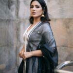 Samyuktha Instagram - 🖤 M & H - @kajol_mulani @deepabambhaniya08 Outfit - @raw_mango Jewellery - @amrapalijewels Stylist - @archamehta Team - @rashmi_angara @ishikakakkad Photographer - @kadamajay Mumbai - मुंबई