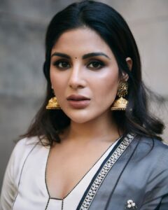 Samyuktha Instagram - 🖤

M & H - @kajol_mulani @deepabambhaniya08 
Outfit - @raw_mango
Jewellery - @amrapalijewels
Stylist - @archamehta
Team - @rashmi_angara 
@ishikakakkad
Photographer - @kadamajay