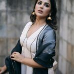 Samyuktha Instagram - 🖤 M & H - @kajol_mulani @deepabambhaniya08 Outfit - @raw_mango Jewellery - @amrapalijewels Stylist - @archamehta Team - @rashmi_angara @ishikakakkad Photographer - @kadamajay Mumbai - मुंबई