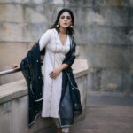 Samyuktha Instagram - 🖤 M & H - @kajol_mulani @deepabambhaniya08 Outfit - @raw_mango Jewellery - @amrapalijewels Stylist - @archamehta Team - @rashmi_angara @ishikakakkad Photographer - @kadamajay Mumbai - मुंबई