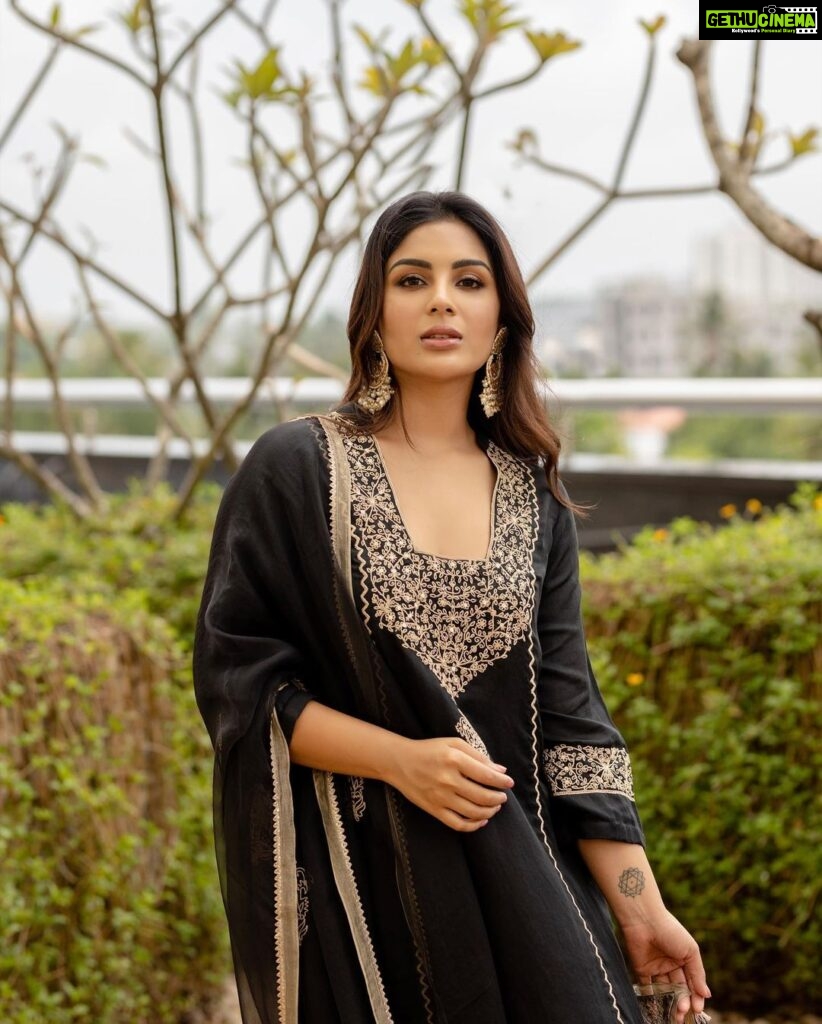 Samyuktha Instagram - 🖤 For @qaadu_official launch at Cochin ! Captured by @kiransaphotography M&H : @hmua_soniyamodi Outfit : @devnaagri Jewelry : @pureallure.in Styling : @openhousestudio.in