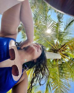 Samyuktha Hegde Instagram - Island girl 🏝️ 

Swipe to the end too see some dancing on vaseegara 😊

Maldives day 1
Explored an abandoned island, made new friends, went snorkelling, taught someone to snorkel, climbed a tree and tanned a lot 😅

#maldives #sunseasandandsam #soakingupthesun