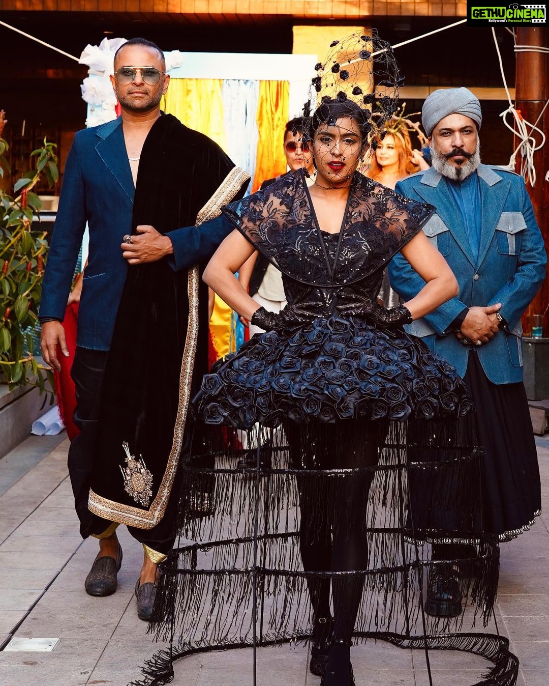 Samyuktha Hegde Instagram - Dressed to kill 🖤 Designer : @anjuum.emerald @emeraldstoreofficial Shoes by: @cathriem Makeup: @glow_up_bysahanadixit Hair: @hairbyshiva @allbangalorechapterforfashion @makeupbyrashidapavthiwala @thebaldeagle.in @aiyudapooja by_pragya @makeupbynivriti @rekha_raj_s143 @bhuvi_kilpady @dirittoimageconsulting @sukanyamurugandesignerstudio @farhana_sheriff @matt.geor @shaliniscope @baruahmrinalini @gytr.mhnty @morningglorycouture @_bia_sandhu @conradbengaluru @makeupbyraffahrahman @tanzeemaliya @glamboutique.in @microcosmosofficial @roshni_belani @fuschiabyritu @neerjawadhwa123 @houseofmandoth @nirmalmandoth