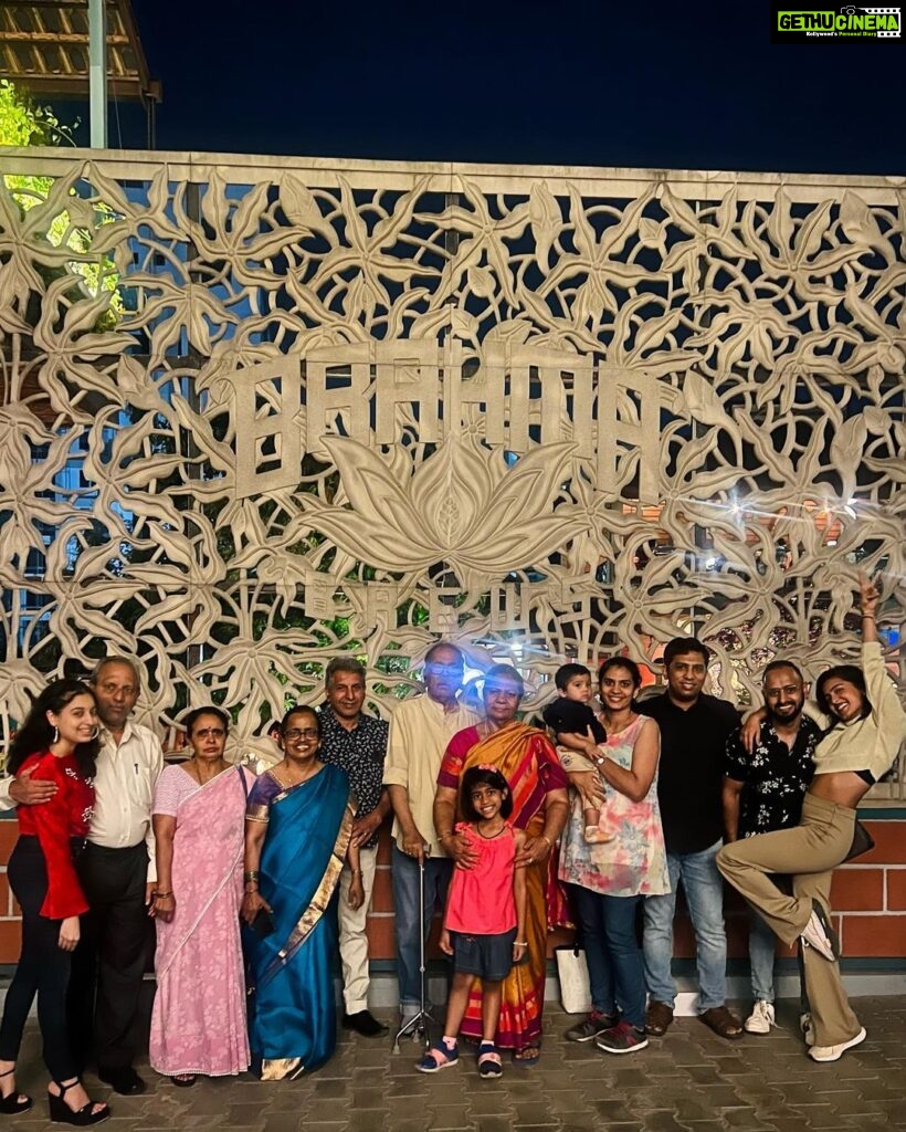 Samyuktha Hegde Instagram - 30 years of togetherness I have no idea how they made it but they have ❤️❤️❤️ Congratulations ❤️ PS: swipe to the full family photo and tell me who did you see first #family #30thanniversary