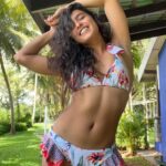 Samyuktha Hegde Instagram – No filter, No edit, Morning bod!

Eat real food, drink real water, get sound sleep, staying in a healthy positive environment is what our body needs to thrive!
So give it the opportunity to thrive 

Add these things to your routine for a month and see how your body changes! 
1. Wake up and drink warm water
2. Eat your veggies and protein before your carbs
3. Drink lots of water and add 1 coconut water  to your diet
4. Dinner atleast 3 hours before bed
5. Stretch for 5 mins before sleeping

PS: Exercise, water and sleep can solve almost all your problems!

#thrive #healthynotskinny