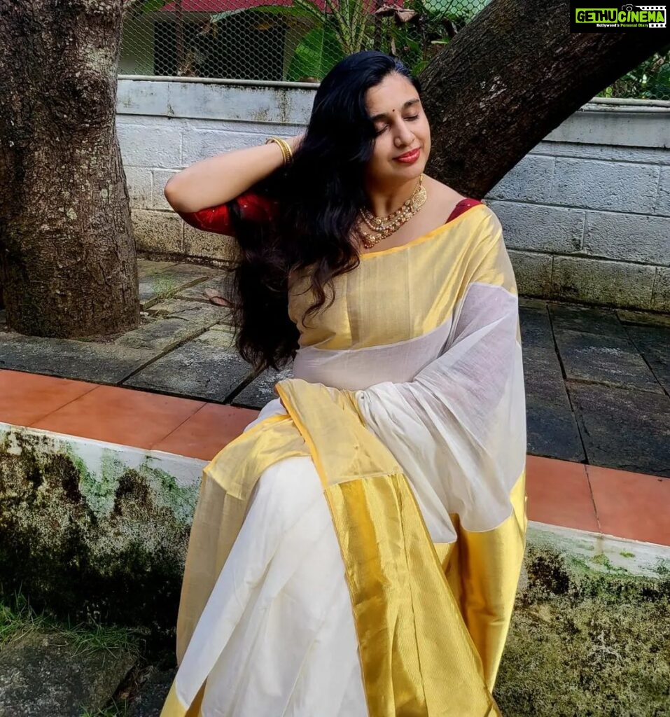 Samyuktha Varma Instagram - My Set mund🌻mund sari 🌾obsession🌼