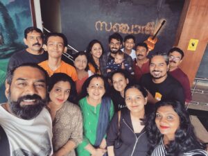 Samyuktha Varma Instagram - 🧿When i count my blessings i count this too🧿 So lucky to be part of this family My brothers,my sisters & my babies.🧿We missed rajuchetan👓, minnuedathy🎨 vigu📿,vami🩰,arun🏏, pavi💍, nitara🧸, monu🎧