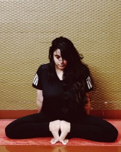 Samyuktha Varma Instagram - Mula Bandha or the Root Lock is one of the three main Bandhas or yogic locks practiced by yogis
🌺The Root Lock Pose helps in balancing the mind, increases the power of concentration, allows more awareness of the unconscious realms.
🌺induces physical and mental relaxation quickly. 
🌺refreshes and rejuvenates and also relieves you of stress and mild depression.
🌺 It also revitalizes and energizes the nervous system and also helps in calming the nerves.
As you know how to control Moola Bandha or Root Lock in your body, you will have all the power over life force in your body.when you are able to contain and control that life inside of you, it helps you not to look for enjoyment or happiness elsewhere and finally recognize that all that you need, you already have inside your own body.
Keep practising 🙏
