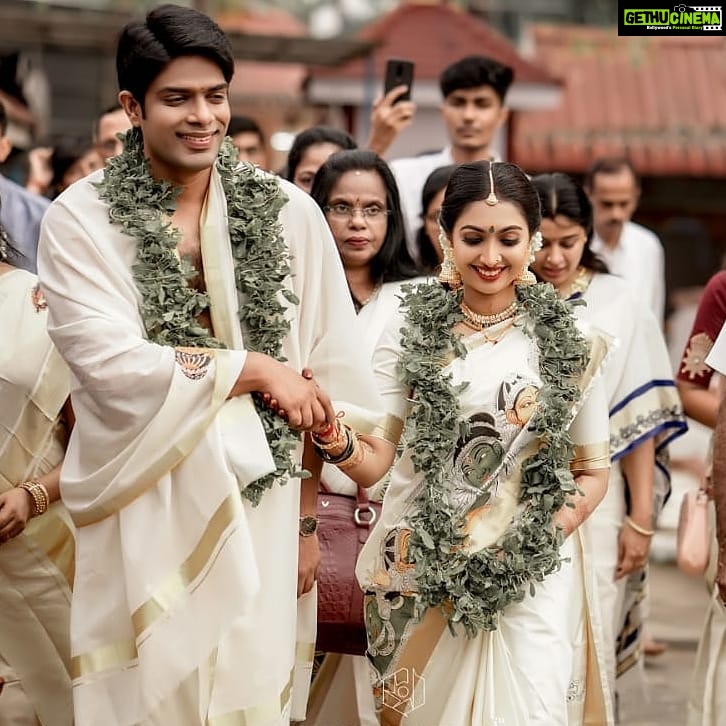 Samyuktha Varma Instagram - Can't belive!Uthakutty grown up to a beautiful bride.Love doesn't mean you will always 🤗agree🤗,see eye😳♥️ to eye😳💙 or never have an 👹👺argument. It means depsite the bad days u still can't see yourself without that person🤐🤐. Happy married life uthara nithesh😘😘