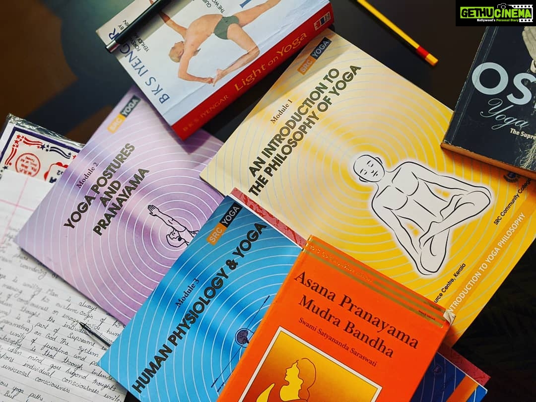 Samyuktha Varma Instagram - Got Text books🙏🧘📝SRC COMMUNITY COLLEGE. State resource center