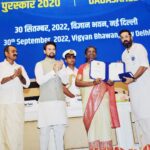 Samyuktha Varma Instagram - Proud moment,Third state award🙏first National award🙏sarwam krishnarppanam🙏🌺.