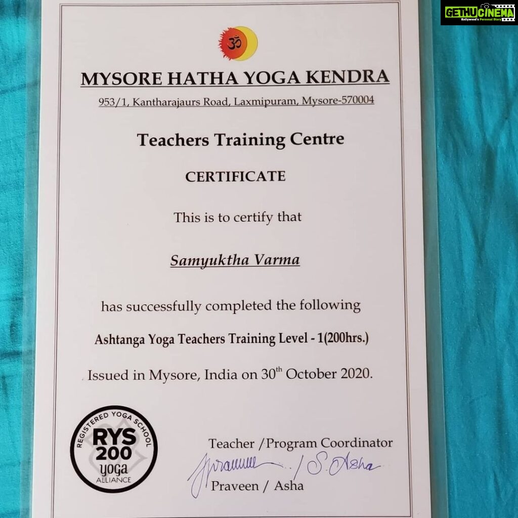 Samyuktha Varma Instagram - Vinyasa is a practise which gives another kind of energy, i experienced the masculine energy within.Its really hard for me and i never would have made it without you praveen sir 🙏