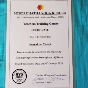 Samyuktha Varma Instagram - Vinyasa is a practise which gives another kind of energy, i experienced the masculine energy within.Its really hard for me and i never would have made it without you praveen sir 🙏