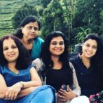 Samyuktha Varma Instagram - 🧿When i count my blessings i count this too🧿 So lucky to be part of this family My brothers,my sisters & my babies.🧿We missed rajuchetan👓, minnuedathy🎨 vigu📿,vami🩰,arun🏏, pavi💍, nitara🧸, monu🎧