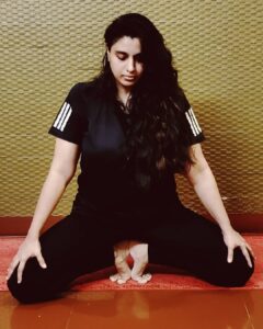 Samyuktha Varma Instagram - Mula Bandha or the Root Lock is one of the three main Bandhas or yogic locks practiced by yogis
🌺The Root Lock Pose helps in balancing the mind, increases the power of concentration, allows more awareness of the unconscious realms.
🌺induces physical and mental relaxation quickly. 
🌺refreshes and rejuvenates and also relieves you of stress and mild depression.
🌺 It also revitalizes and energizes the nervous system and also helps in calming the nerves.
As you know how to control Moola Bandha or Root Lock in your body, you will have all the power over life force in your body.when you are able to contain and control that life inside of you, it helps you not to look for enjoyment or happiness elsewhere and finally recognize that all that you need, you already have inside your own body.
Keep practising 🙏