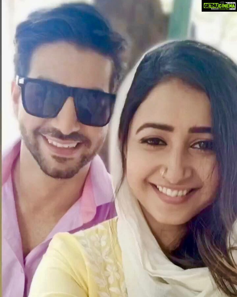 Sana Amin Sheikh Instagram - First selfie of Saleem and Zaara @sanaaminsheikh . . #sahilphull #tumbinjaoonkahan #newshow #newproject #gratitude @vakilsharmachitra #sanaaminsheikh