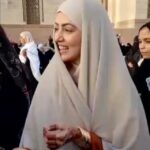 Sana Khan Instagram - This was me last year celebrating Eid in Madina 🥰 SubhanAllah I can’t even describe how beautiful it was. I remember getting inside the masjid at 1:30am to catch my place for 5am namaz and Eid khutbah. You won’t believe 3am all doors to masjid including outside area gate was closed it was soo full. It was my first ever Eid in Madina 😁 I always dreamt of celebrating Eid there and my lovely husband @anas_saiyad20 made it possible for me. I m missing this so much @alkhalidtours It was such an amazing experience bhai. Ps: This video was shot by one sweet girl who was with me throughout the khutbah n she shot it later we borrowed this video from her and I m glad. Alhamdullilah for the mercy’s and blessings that Allah has bestowed upon us 🤲🏻 #sanakhan #anassaiyad #ramadan #eid #madina #umrahwithakt