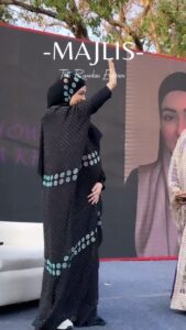 Sana Khan Instagram - Alhamdullilah what an amazing evening in Bangalore.
Yes I travelled all the way for this to support my friend cum sister @saharafshaofficial @majlis.expo 

The whole environment was so happy, beautiful and full of energy.
It was nice to motivate my sisters n have little chat on deeni topics.
May Allah make it easy for everyone one whose working so hard specially in Ramadan to make halal income.

Thank u Bangalore for the warm welcome everytime I come there.

Abaya @hayabysanakhan 
Eid collection 

#sanakhan #anassaiyad #bangalore #Ramadan  #alhamdulillah