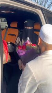 Sana Khan Instagram - You will never find true love until you first learn to love Allah ❣️

#sanakhan #anassaiyad #london #leeds #alhamdulillah