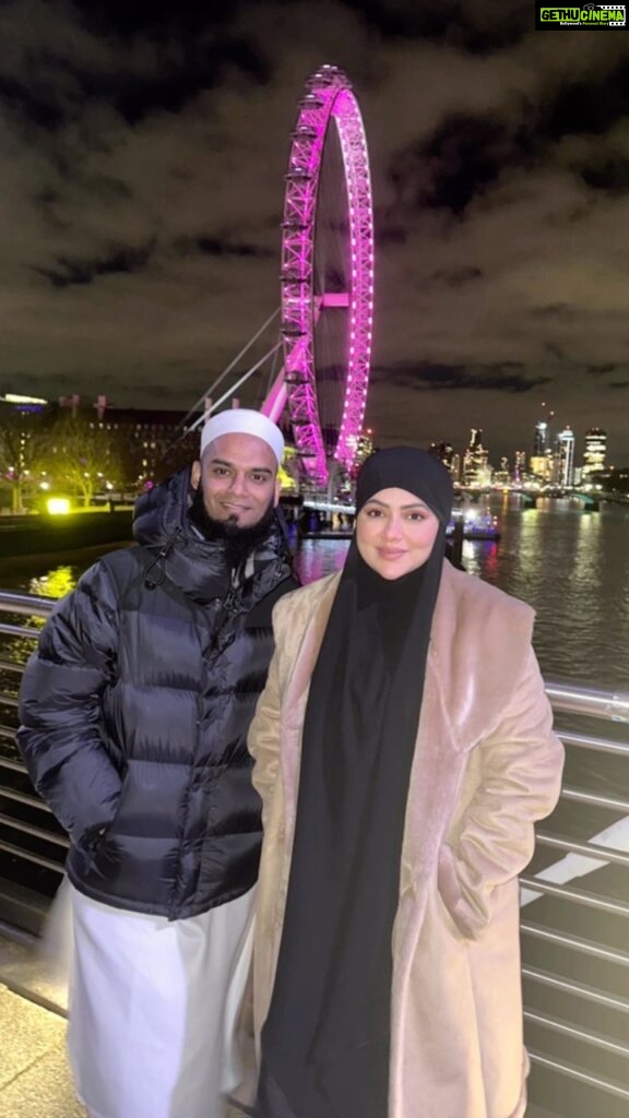 Sana Khan Instagram - Alhamdullilah All thanks to Allah who got us here♥ Finally a reel after 10days of being in Uk #sanakhan #anassaiyad #london #alhamdulillah #blessed
