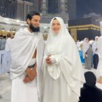Sana Khan Instagram – Rizq is also a pious husband/ wife who cares for you 🥰

No love between two souls is greater than what is between the spouses ♥️

Allah hamare Dillon mai Ek dusre ke liye hamesha mohabbat Rakhe.
Aur Ek dusre ke liye hamare dillo mai reham rakhe 🤲🏻🥰

I can’t stop blushing when he looks at me like this 😚

JazakAllah khair @alkhalidtours for always looking after us 
May Allah reward u the best in this duniya and Akhirah 🤲🏻

#sanakhan #anassaiyad #umrah #makkah #alhamdulillah Makkah Masjid-al-Haram